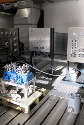 Hydraulic system for testing hydraulic components