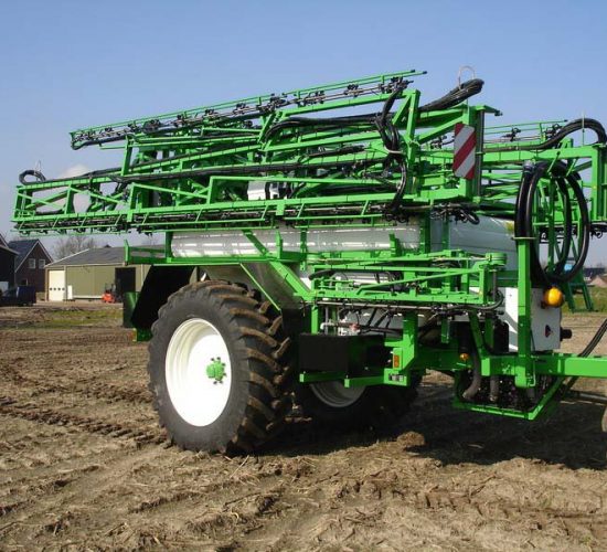 Sprayer equipped with a hydraulic system