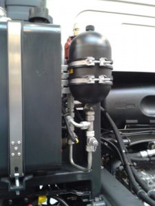 Hydraulic accumulator installed on a truck