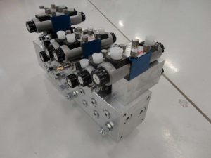 hydraulic manifold with valves